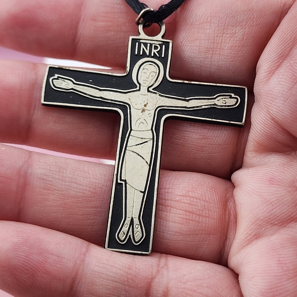 INRI Crucifix Pendant Necklace Black Enamel Silver Tone Christian Cross Gothic